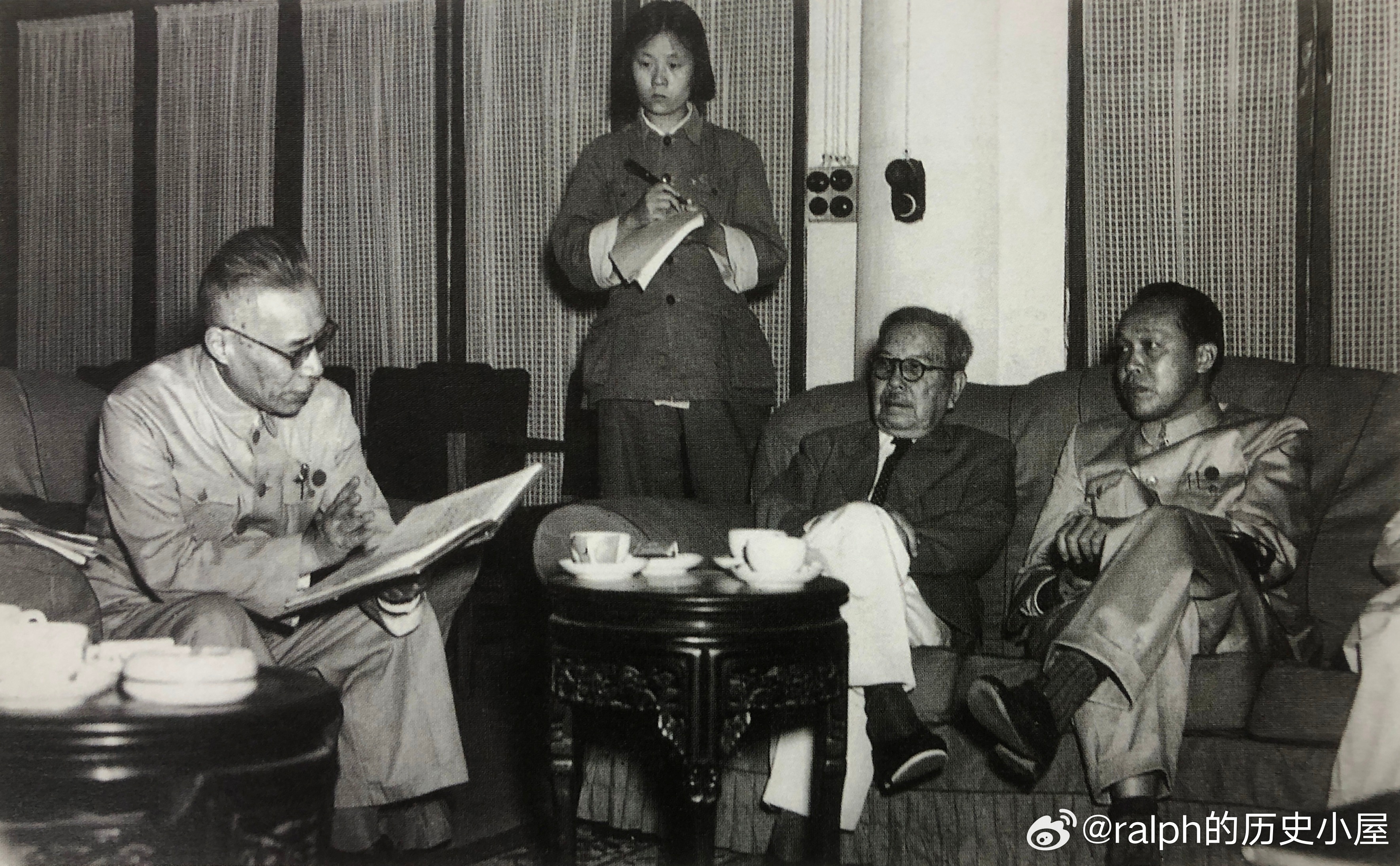 1949年9月中国人民政治协商会议第一届全体会议期间马叙伦（左一）、陈嘉庚（左三