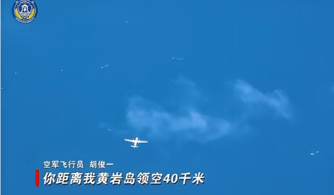锁定菲军机画面曝光，解放军飞行员警告不要抵近，十字瞄准星清晰可见！7月30日，中