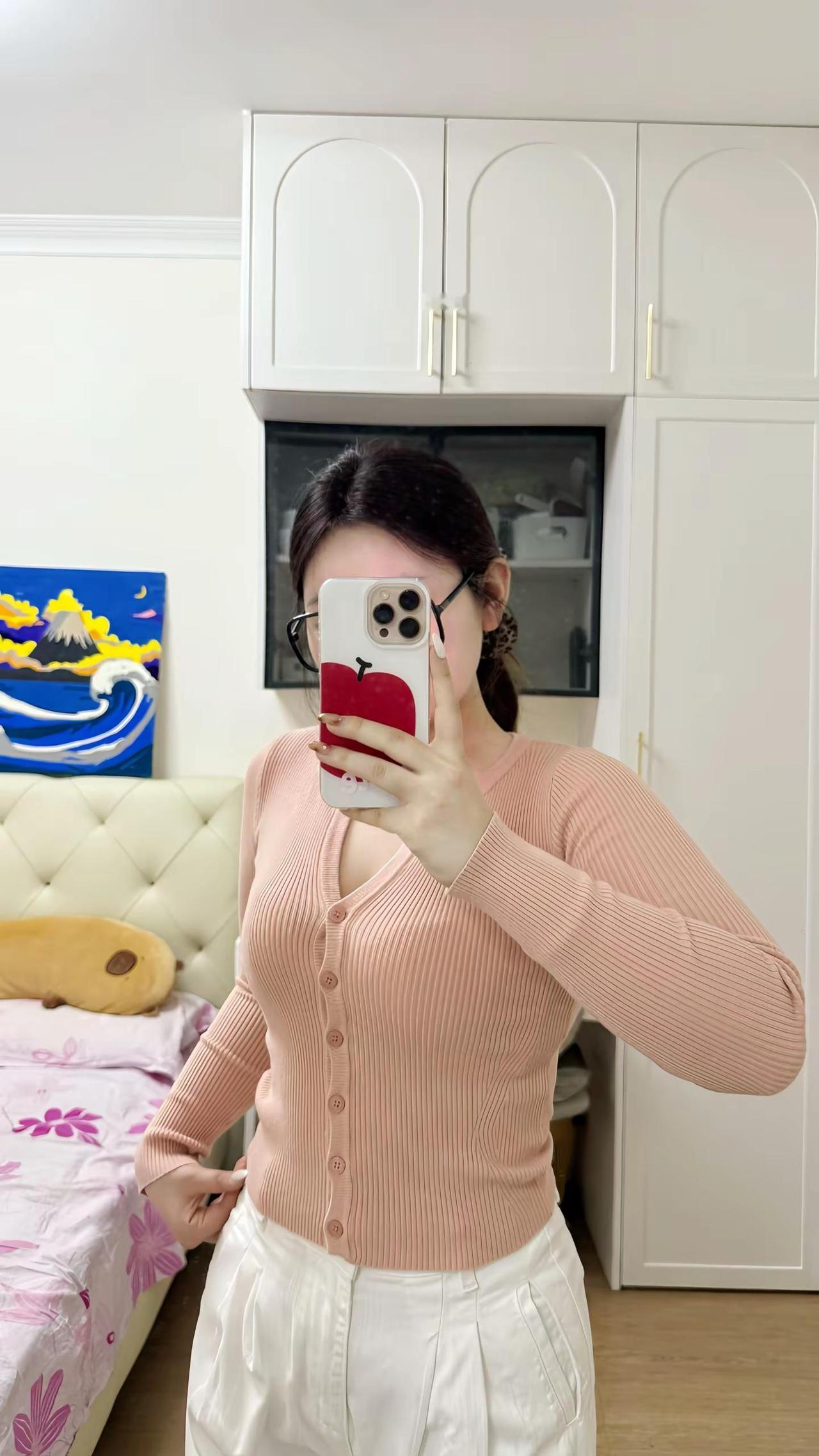 135斤 搭白裤子还是黑裙子呐！！！冬季内搭 粉色打底衫