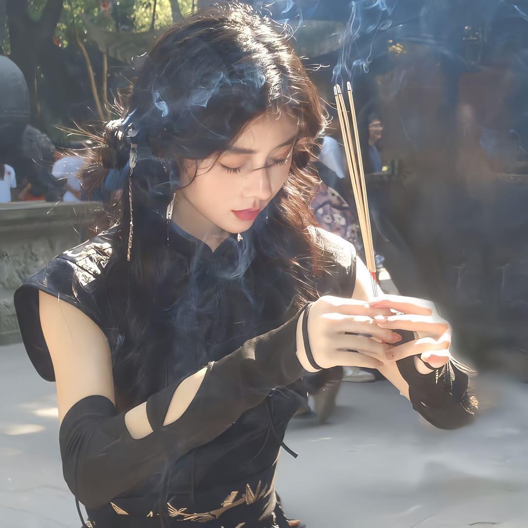 今天有人问：“国庆节打算去哪儿玩？”  
别提了，
这问题正戳我心窝呢！  
西