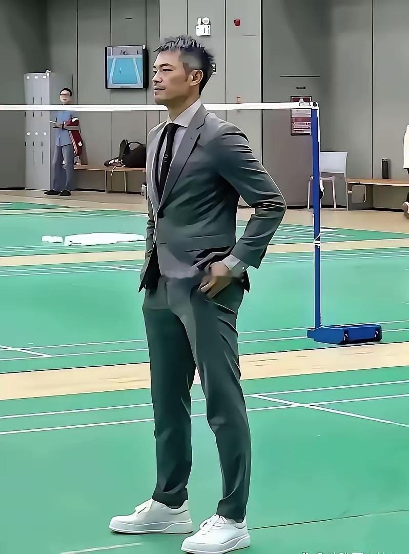 谢杏芳为什么能原谅林丹？其实她不是原谅林丹，而是权衡利弊后的选择。毕竟像林丹这么