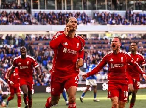 头球绝杀，范戴克当选默西塞德郡德比球迷票选全场最佳