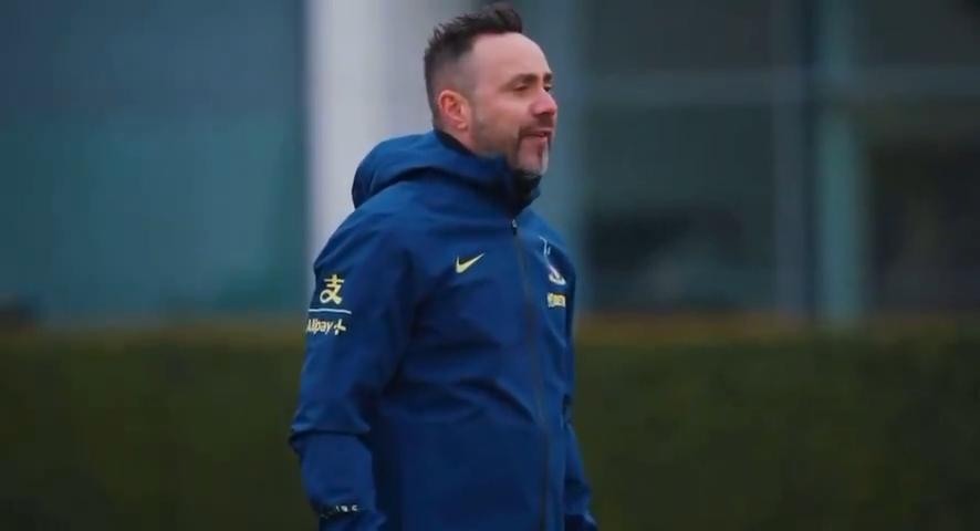 【德泽尔比的新要求】在热刺的最新训练视频中，德泽尔比向球队提出了新的要求，那就是