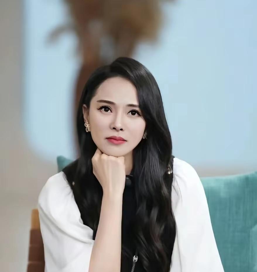 鲁豫这问题抛出来的时候，弹幕估计都在捏把汗。问人“重来选前任还是现任”，这不就是