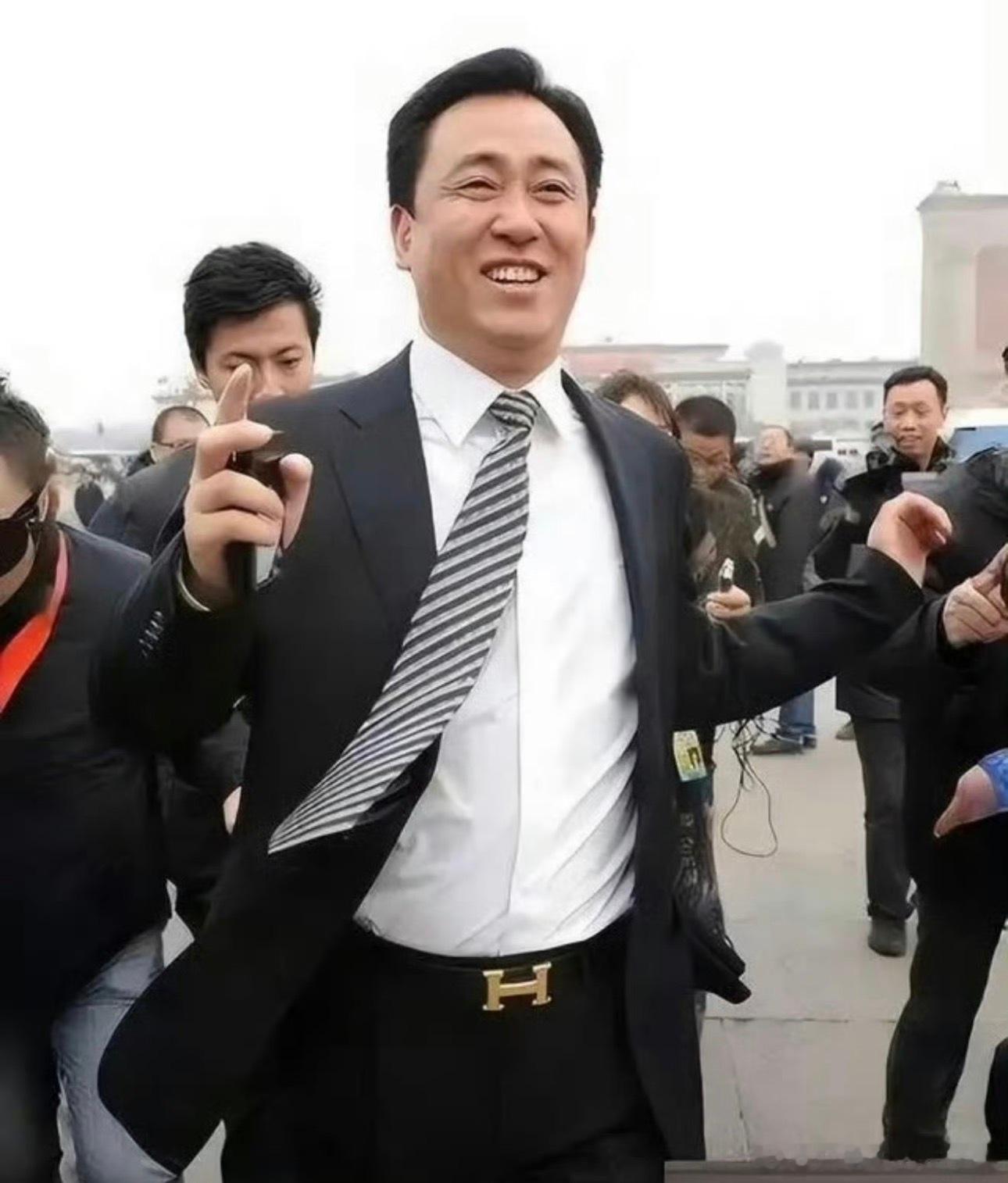 许家印一审被判无期我去！ 许家印老的那么快！2026年8月20日，广东省深圳市中