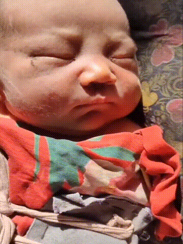 看到有人发某农村贫困户的现状，有人说这是一位伟大的母亲生了10个孩子。
但是我却