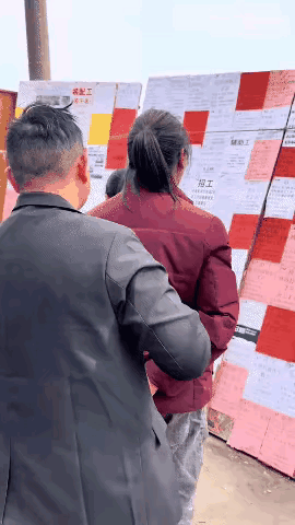 粘鼠板，我买来的时候就想这东西粘到人啥状态，今天终于看到了，比老鼠还难受。