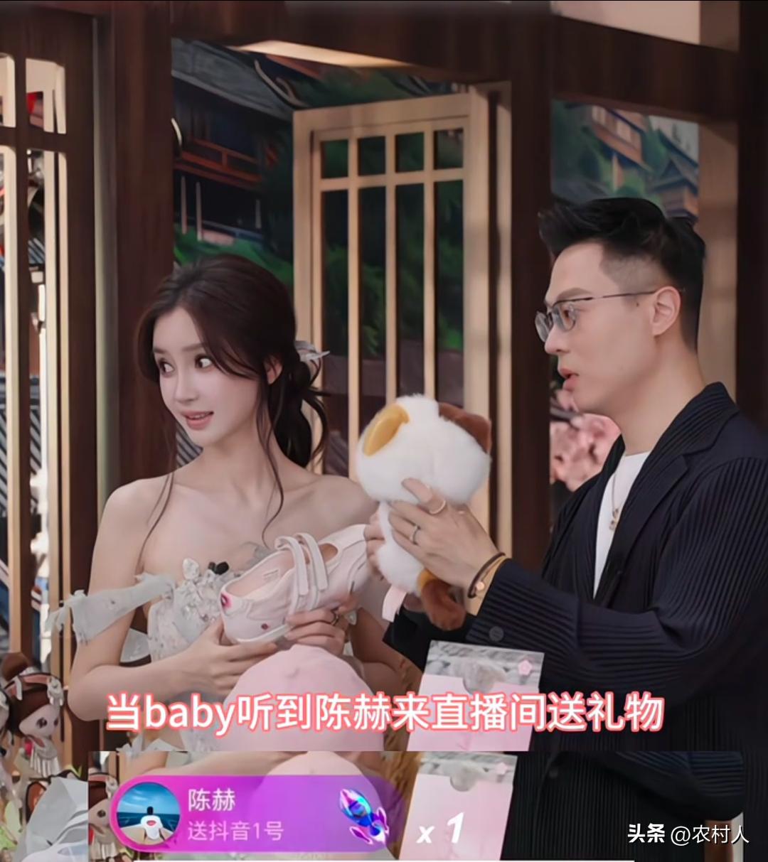 昨晚杨颖直播的时候，陈赫给她当榜一大哥。初代跑男情谊没变味，希望他们两个人再上一