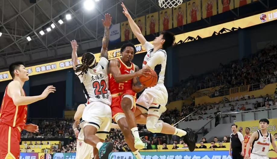 广厦男篮遭广东双杀：实力差距还是战略选择？

在主场不敌广东队后，广厦男篮本赛季