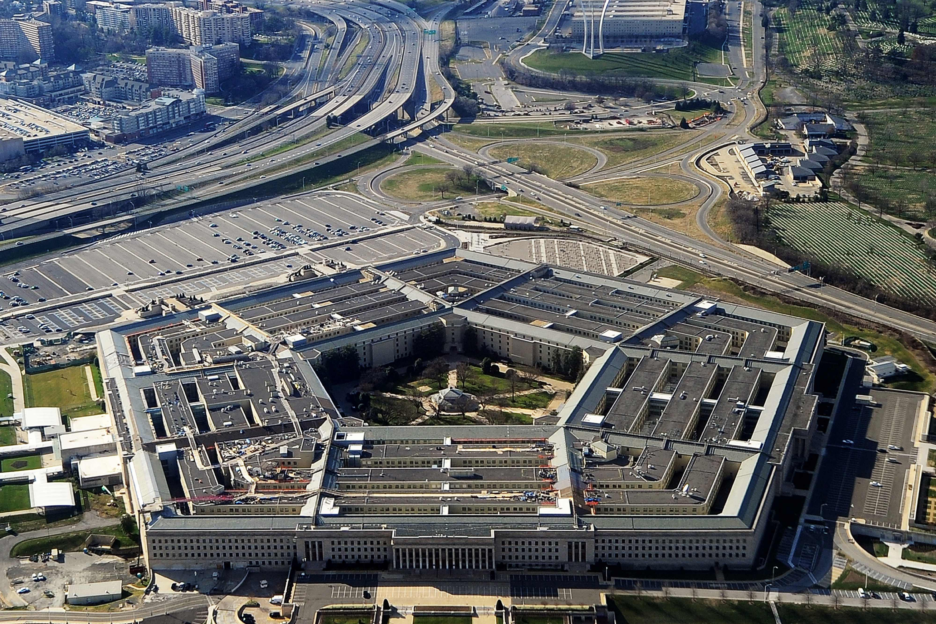 【五角大楼：#霍尔木兹海峡扫雷或需半年#】据美国《华盛顿邮报》网站4月22日报道