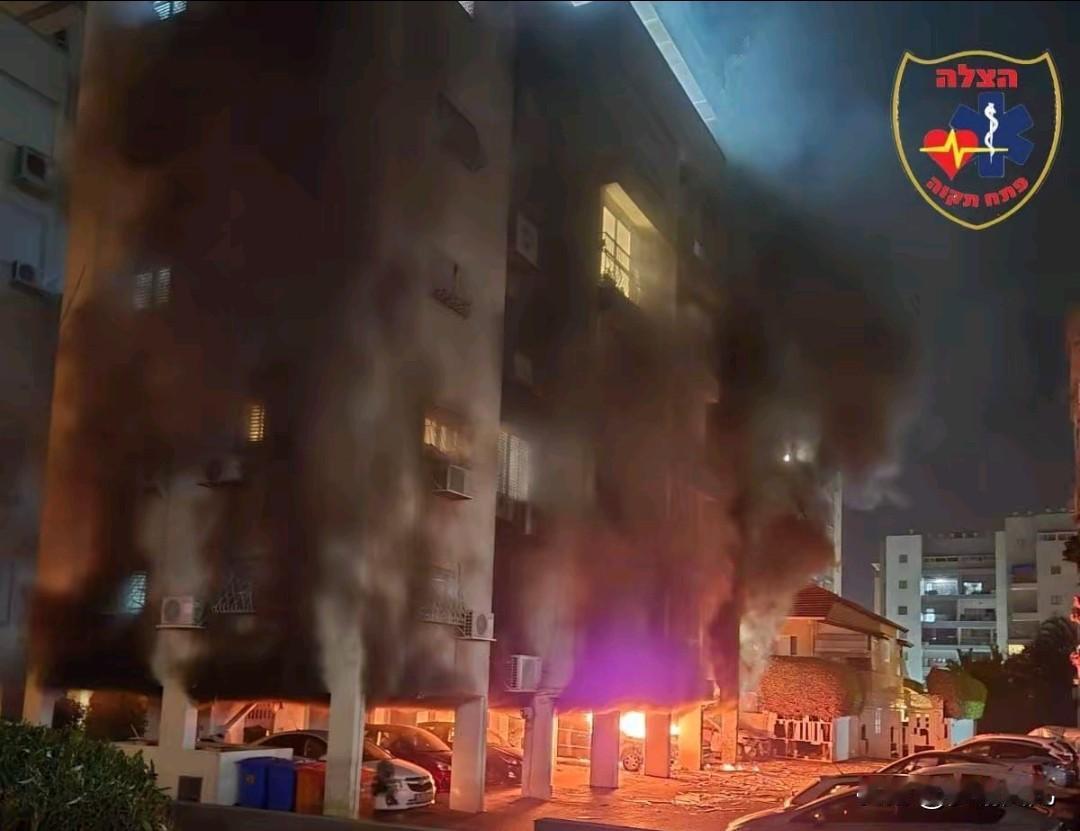 拉里贾尼遇刺现场一片废墟，以色列摧毁了整个社区，同时有大量平民跟着丧生。
战争相