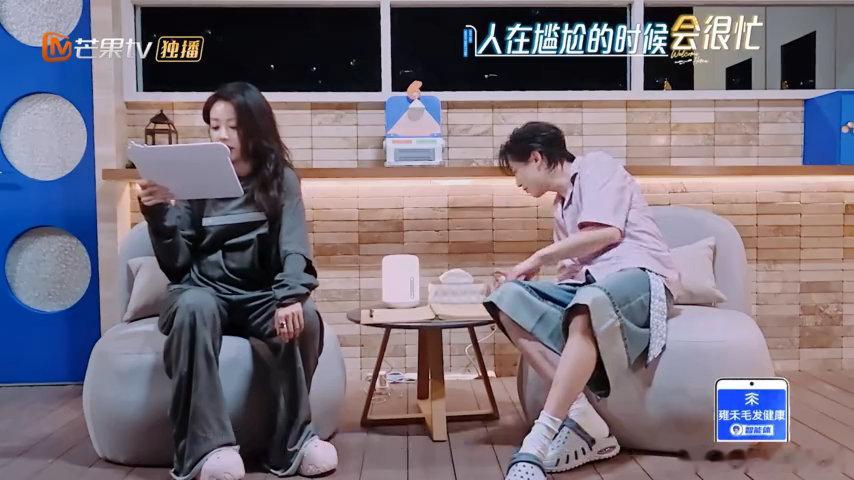 喻言辛云来仿佛上恋综 我们的宿舍 宿舍细碎日常藏温柔，同框画面像录制恋爱综艺。 