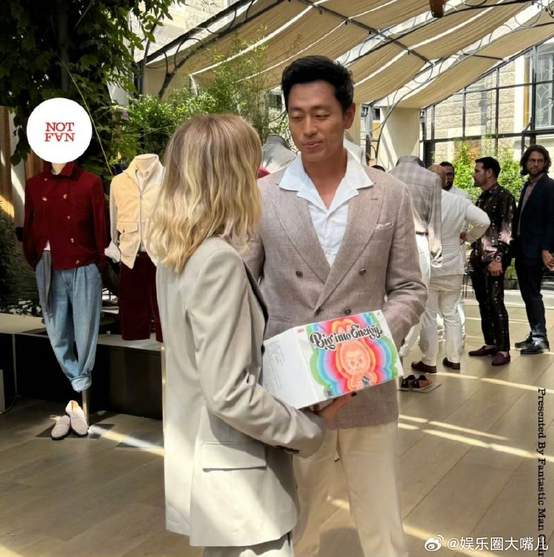 水哥王昱珩送labubu 救命！谁能想到脑力天花板水哥王昱珩也爱Labubu！线