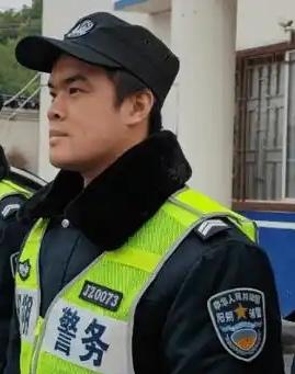 当辅警一定要“低调”！

“低调”是辅警在‌权限受限、监督严密、人情复杂‌环境下