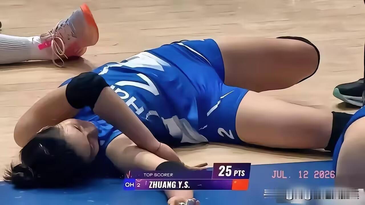 庄宇珊赛后自责哭了[流泪][流泪]砍下全队最高分的庄宇珊，赛后躺在地上掩面伤心，