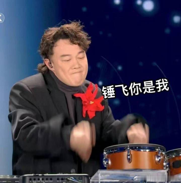 在这个万家团圆的春节，我们不仅为春晚“孤勇者”的旋律打动，更被无数坚守岗位的平凡