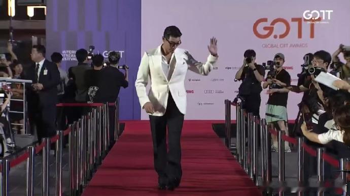 王千源亮相全球流媒体大奖 真的很惊喜，王千源亮相全球流媒体大奖，实力派最终是会被