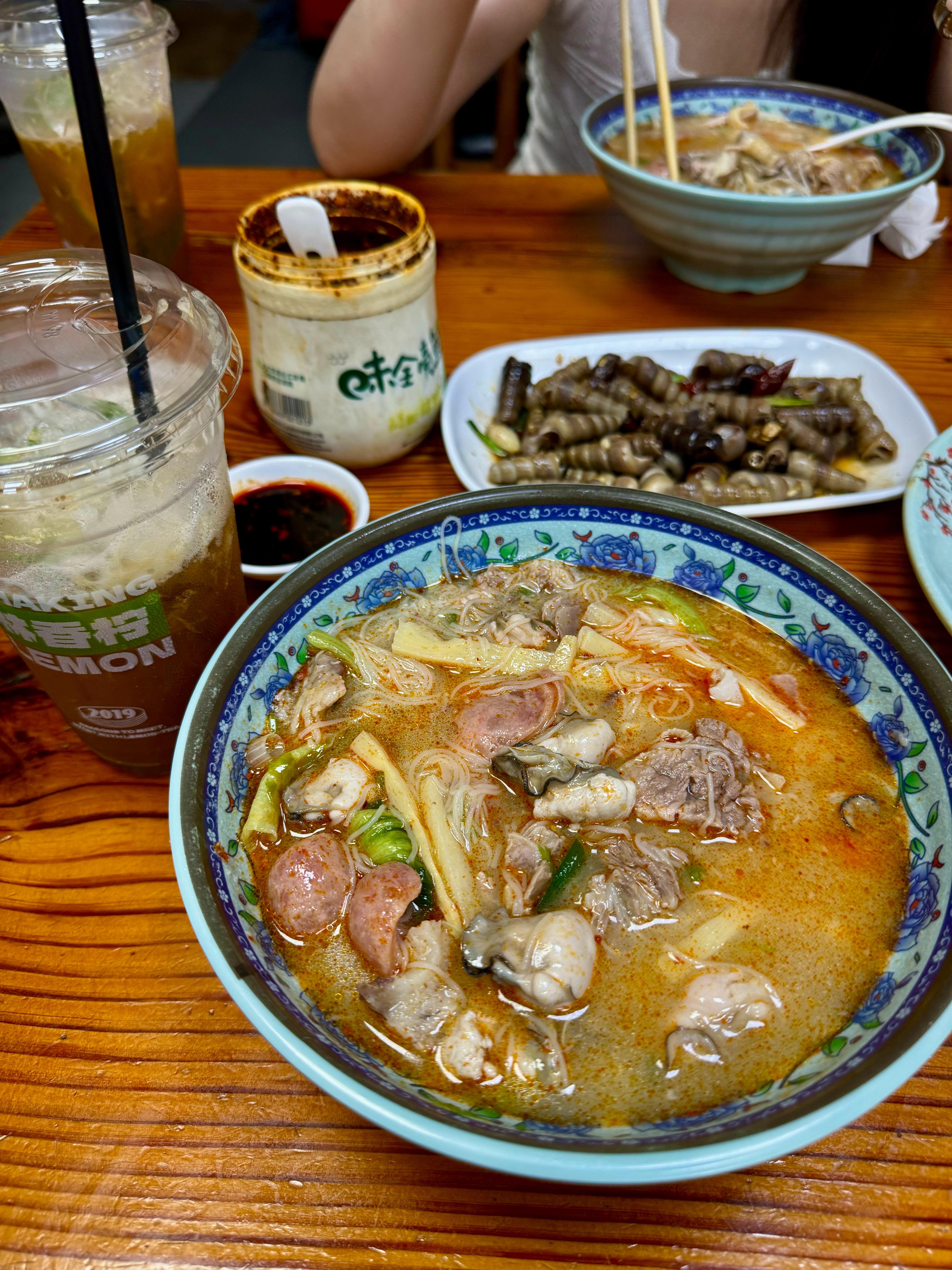 你们来厦门玩 一定要去吃一碗刘小洪的鸭肉面线[流鼻血][色] ​​​