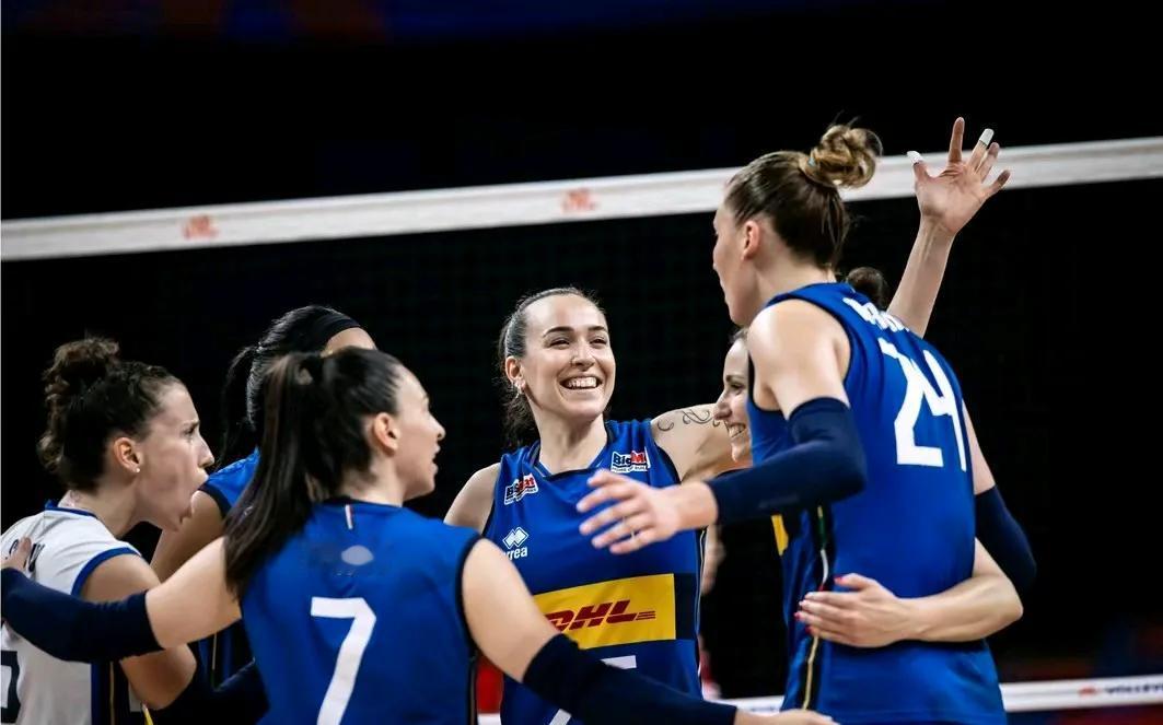 女排联赛最新积分榜：中国女排1-3加拿大掉第4，日本第1，巴西第3，输在李天才不