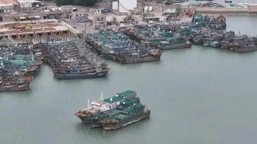 台风“凤凰”登陆台湾！强风暴雨搞突袭，多地遭“洗礼”
 
11月12日下午到晚上