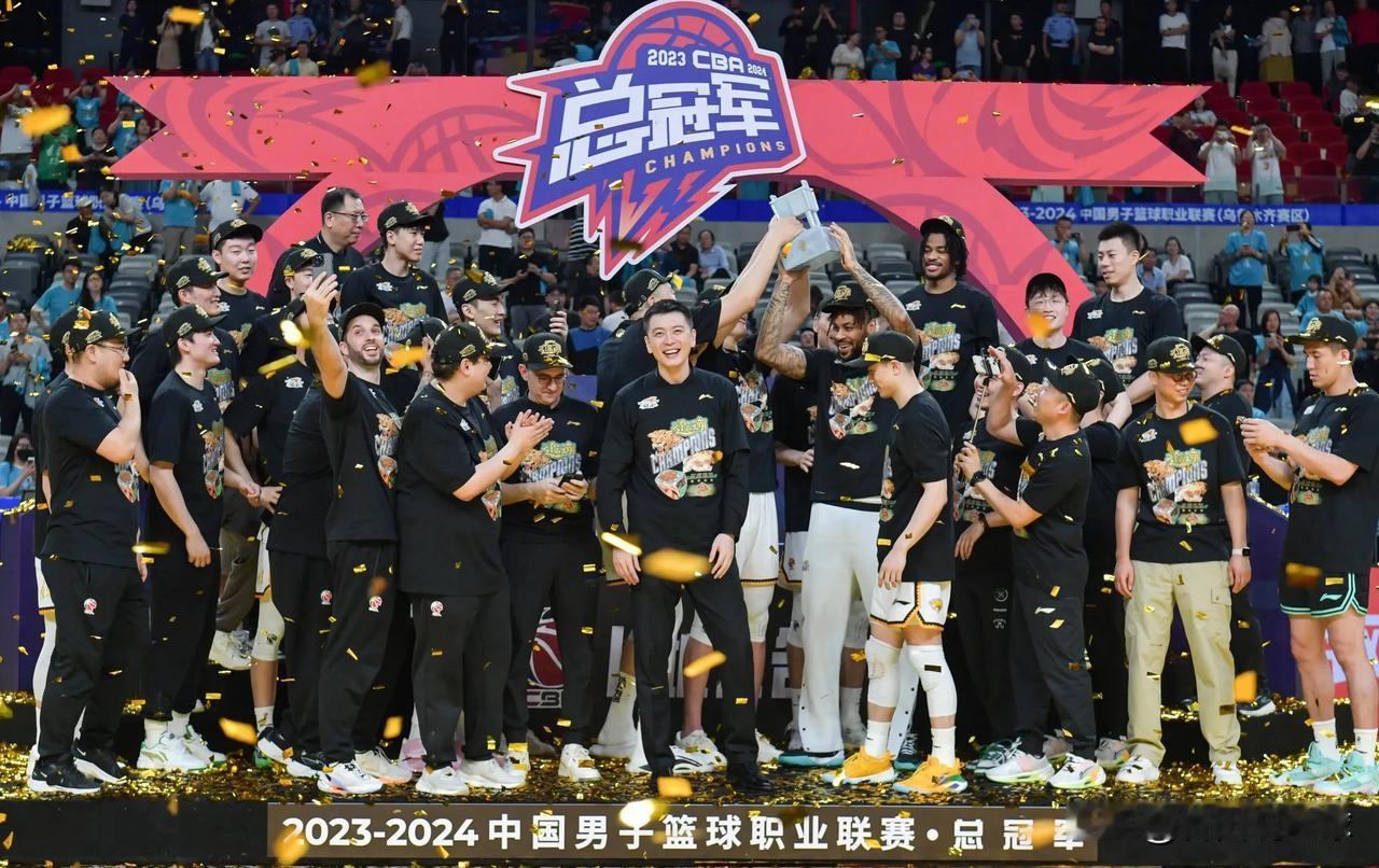 三连冠也抵不过经济压力？据媒体人付政浩报道，辽宁男篮近日向辽宁省某银行质押了俱乐