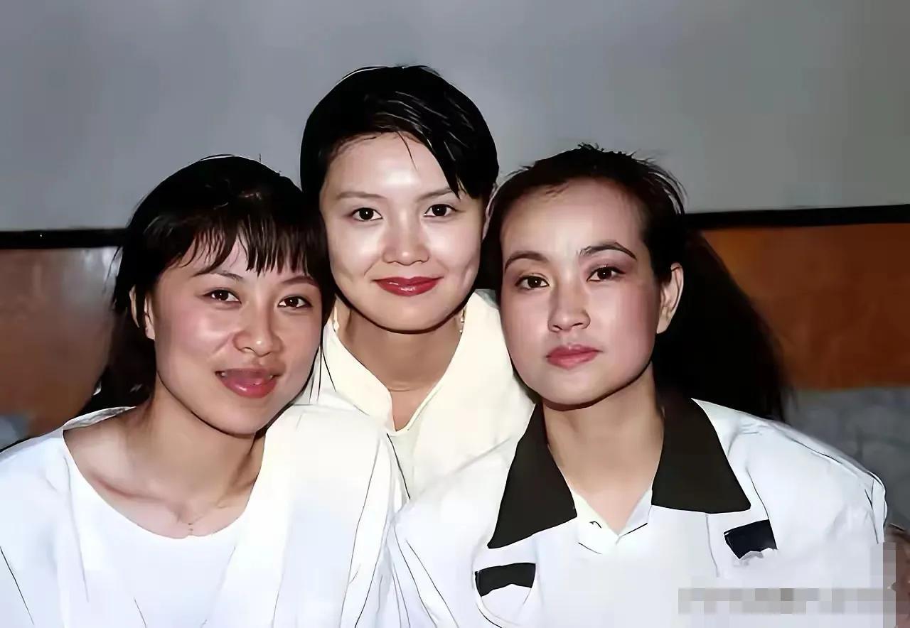 当年刘晓庆老师和马晓晴、岳红一起的时光，总是那么欢乐！那时候这几位年轻演员真的很