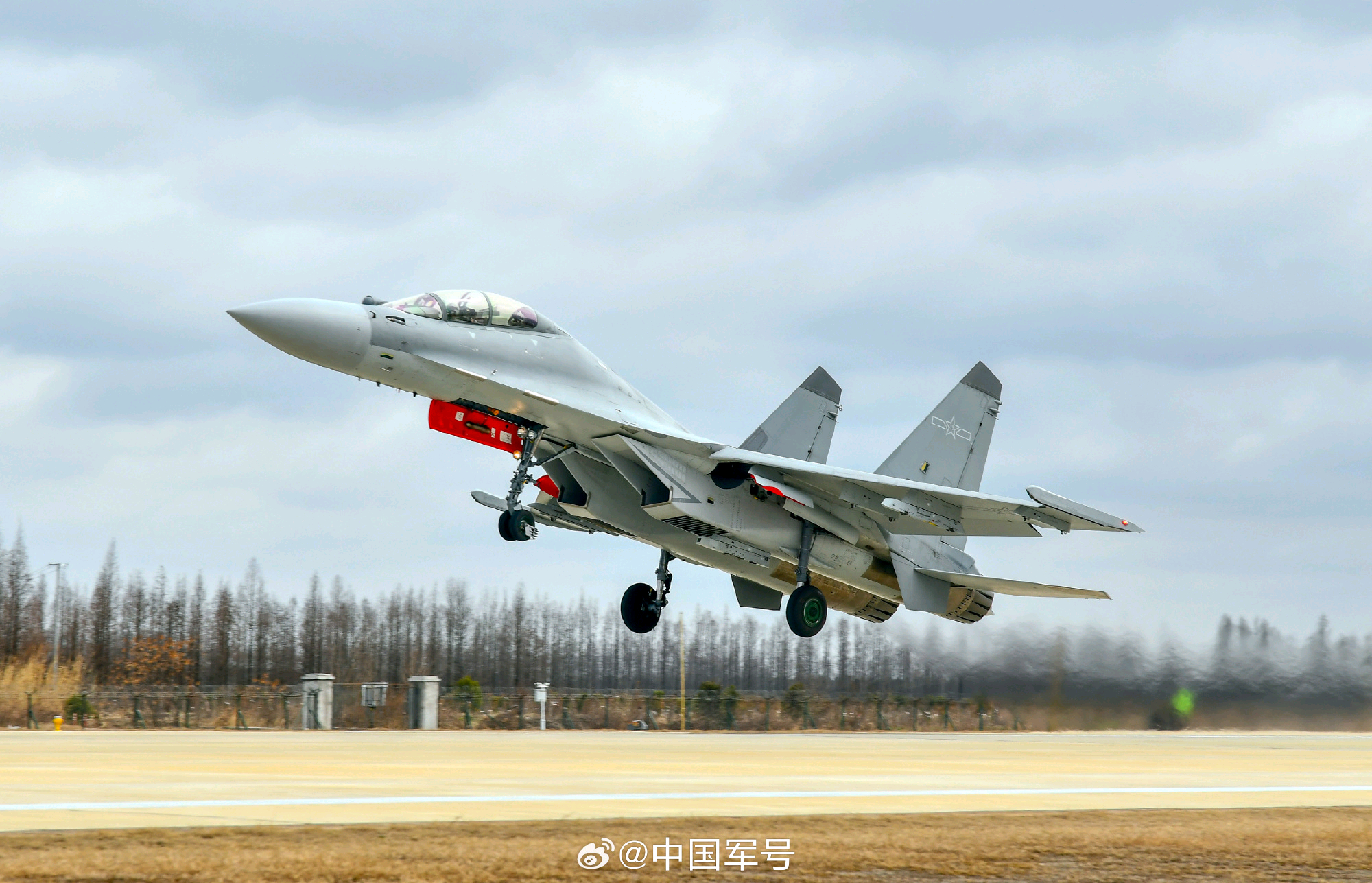 岛上雄鹰“东海空防前哨”歼-16，鹰隼Ⅲ吊舱烽火问鼎计划制胜空天武器装备