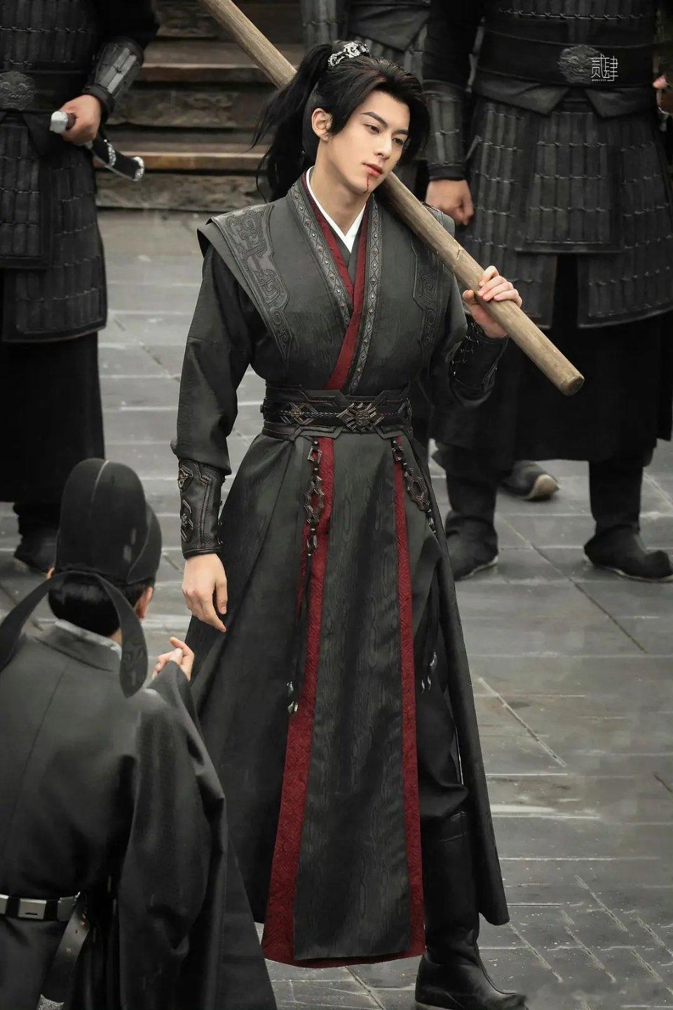 感觉王鹤棣身上有一种少年气，很多女生喜欢的痞痞的感觉 ​​​