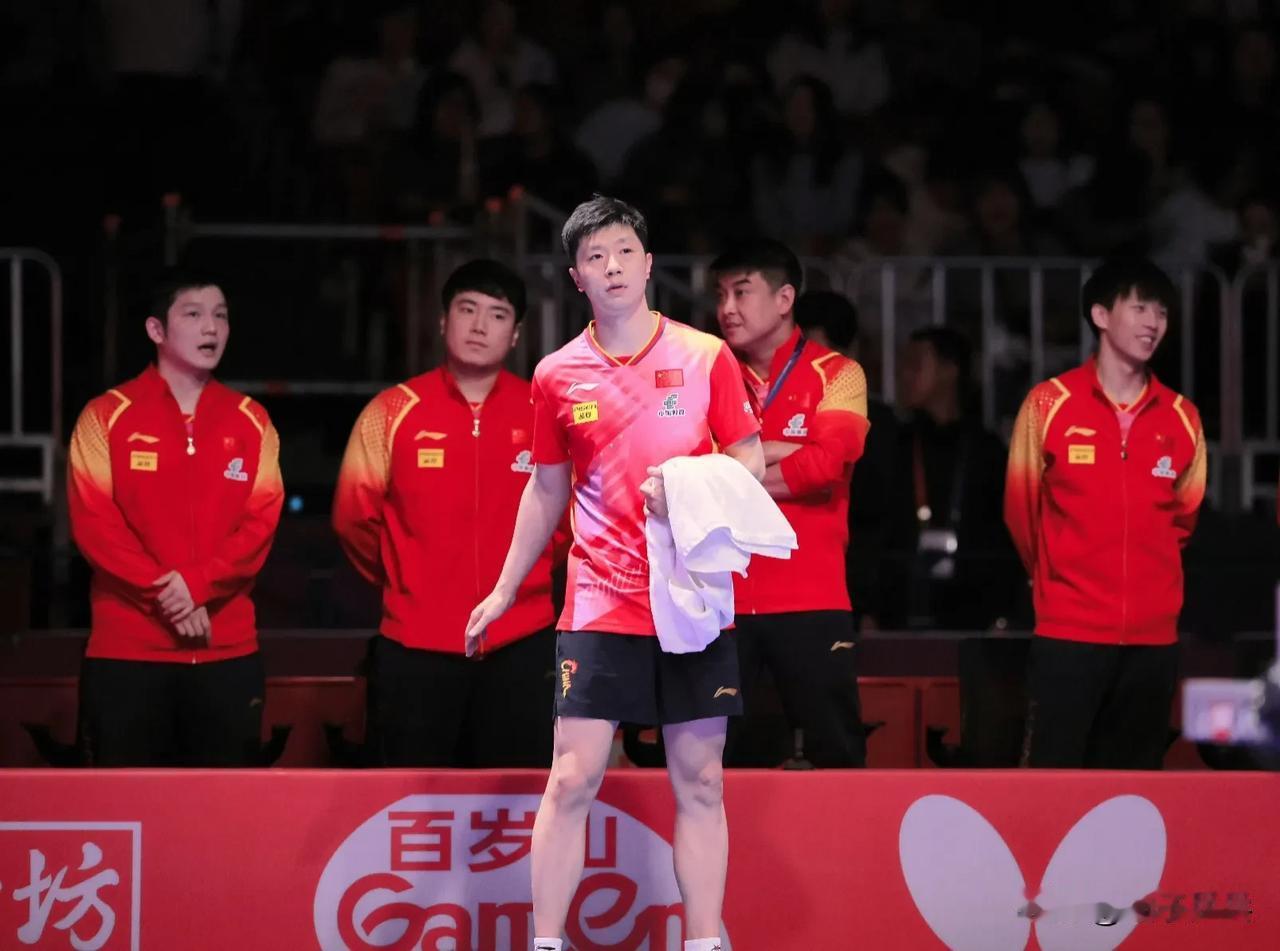 中国队命悬一线
北京时间2月24日，釜山世锦赛男团半决赛，马龙苦战五局2-3不敌