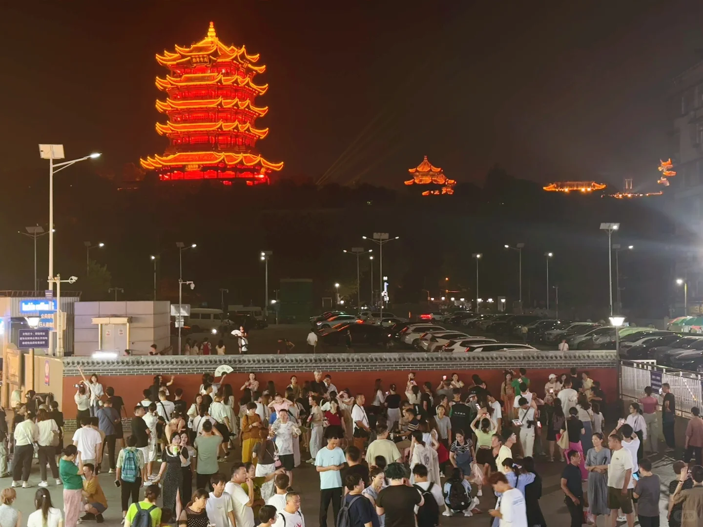 王炸地标黄鹤楼c出口，商业快闪店最佳场地