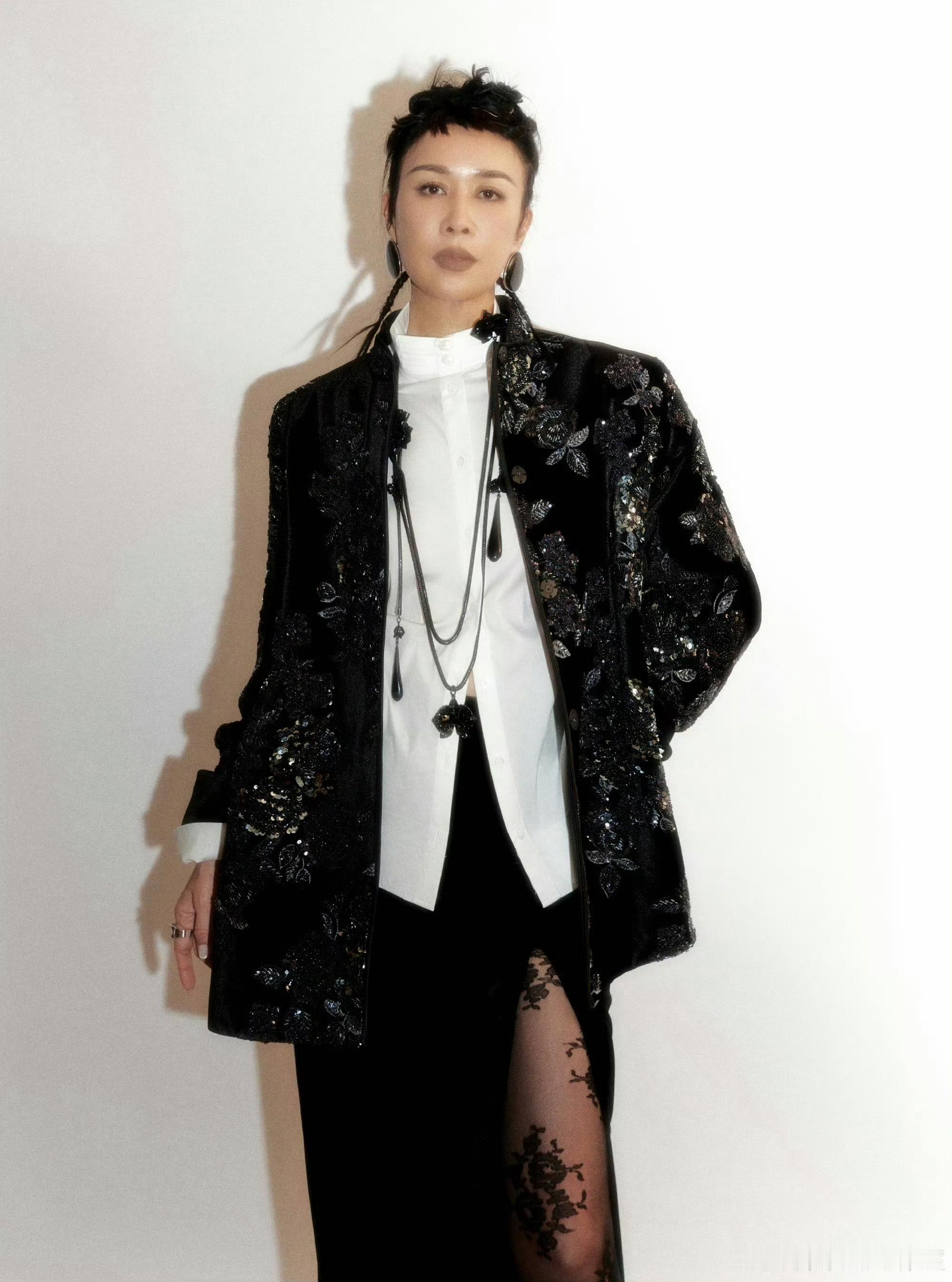 那英在cos王菲还是窦靖童呀咱英子就是这样carry全场！每一次的造型都有惊喜，