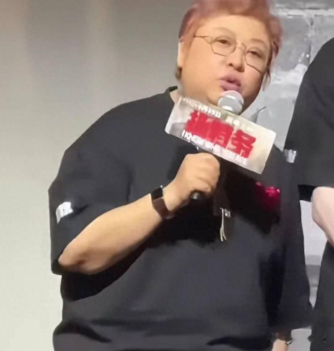 从“走个面儿”到退出风波，韩红到底冤不冤？
最近韩红被一张朋友圈截图推上风口浪尖