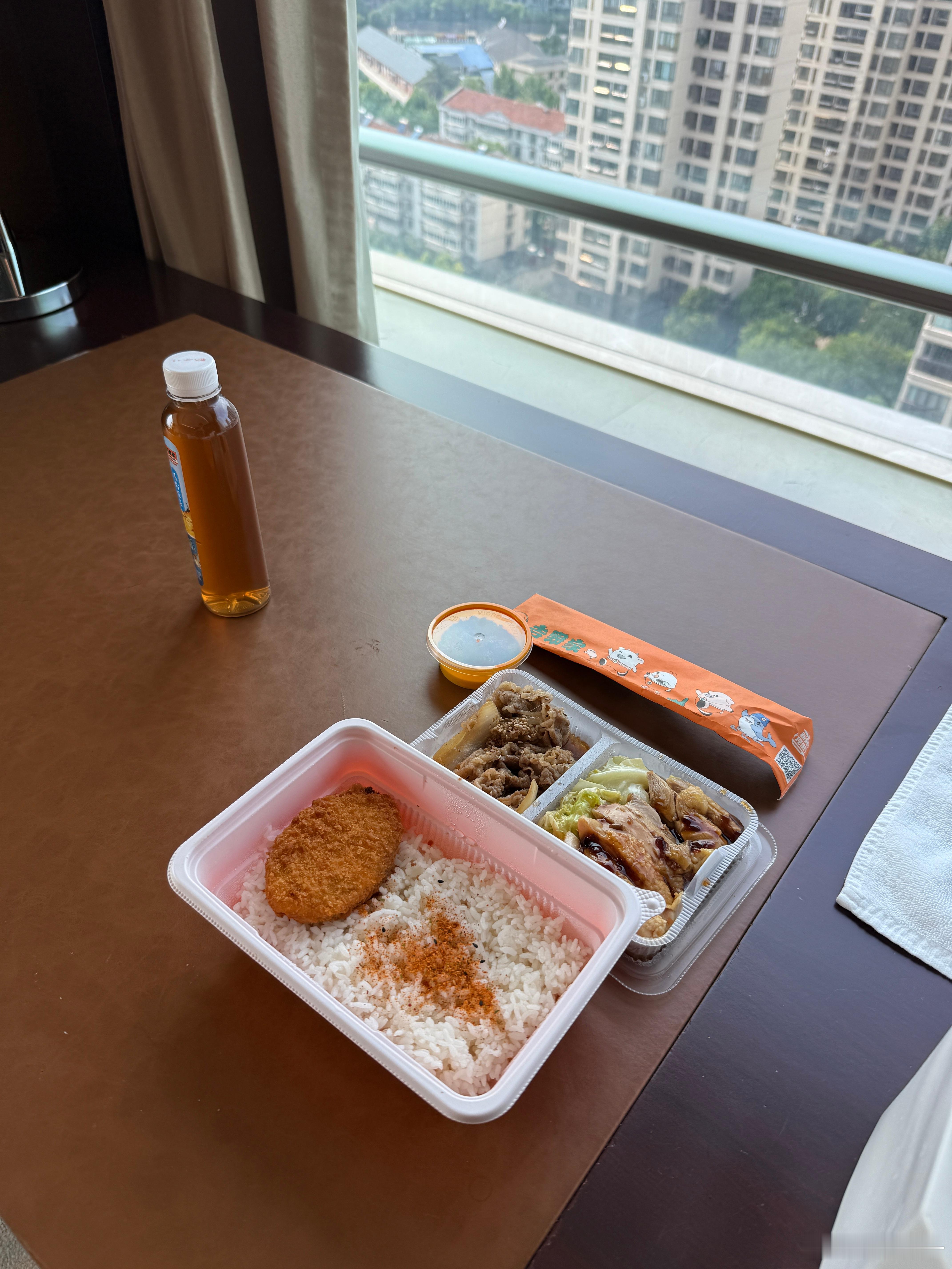 之前在北京打工的时候，每天都是吉野家。居住上海后，再也没遇到过吉野家。来合肥参加