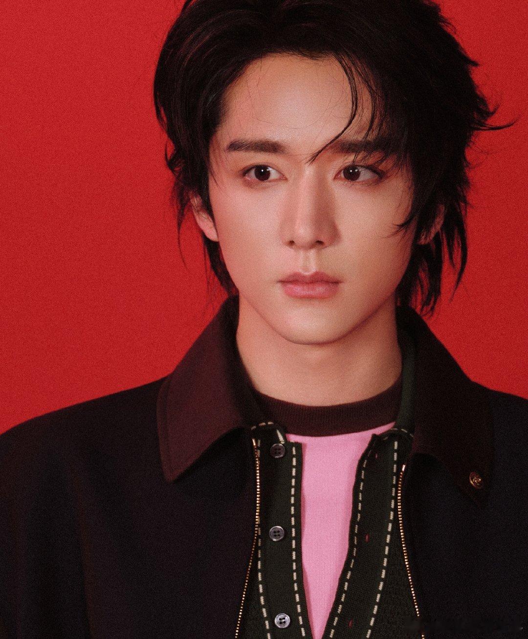 张新成直播复盘2025 2025的成长篇章在直播里精彩演绎！张新成复盘时，忆起《