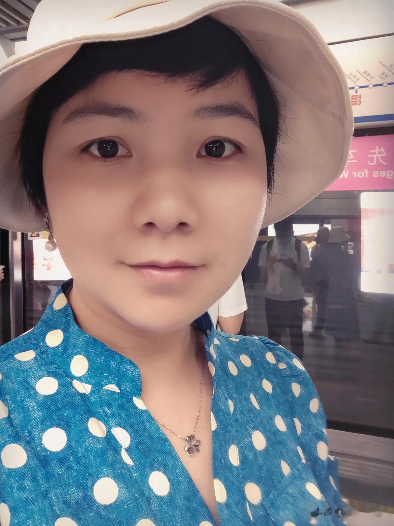 有灵性的女孩子往往具有五大特质
一，能够超越世俗，快速看到事情本质，和有灵性女孩