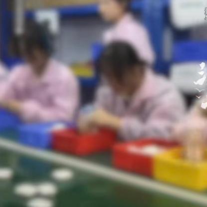 15 岁的女生小方，暑假期间到一家工厂打暑假工，却多次遭到 38 岁男老板贺某的