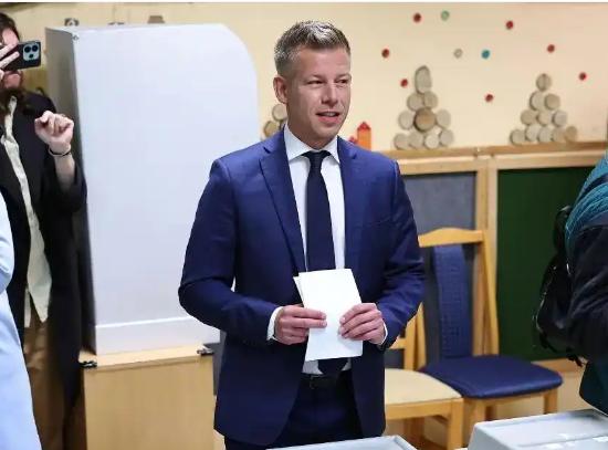 美国押错宝，欧尔班16年霸权结束，新总理毛焦尔带领的反对党上台，特朗普不得不出来