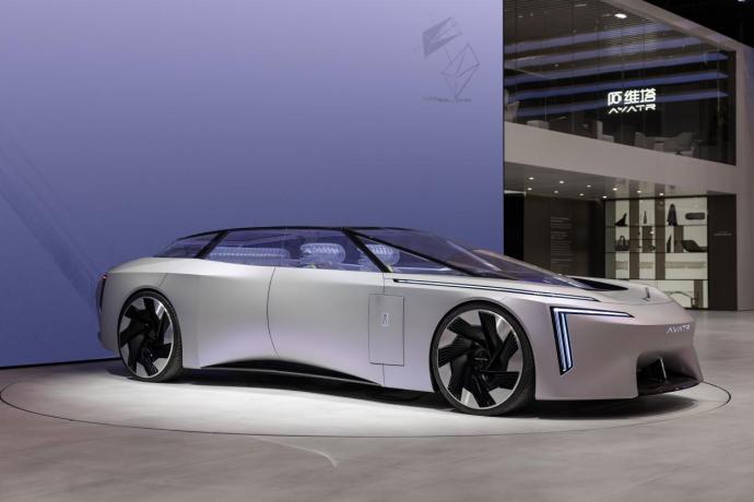 6 月 13 日，阿维塔全系车型登陆重庆车展，概念车 VISION XPECTR