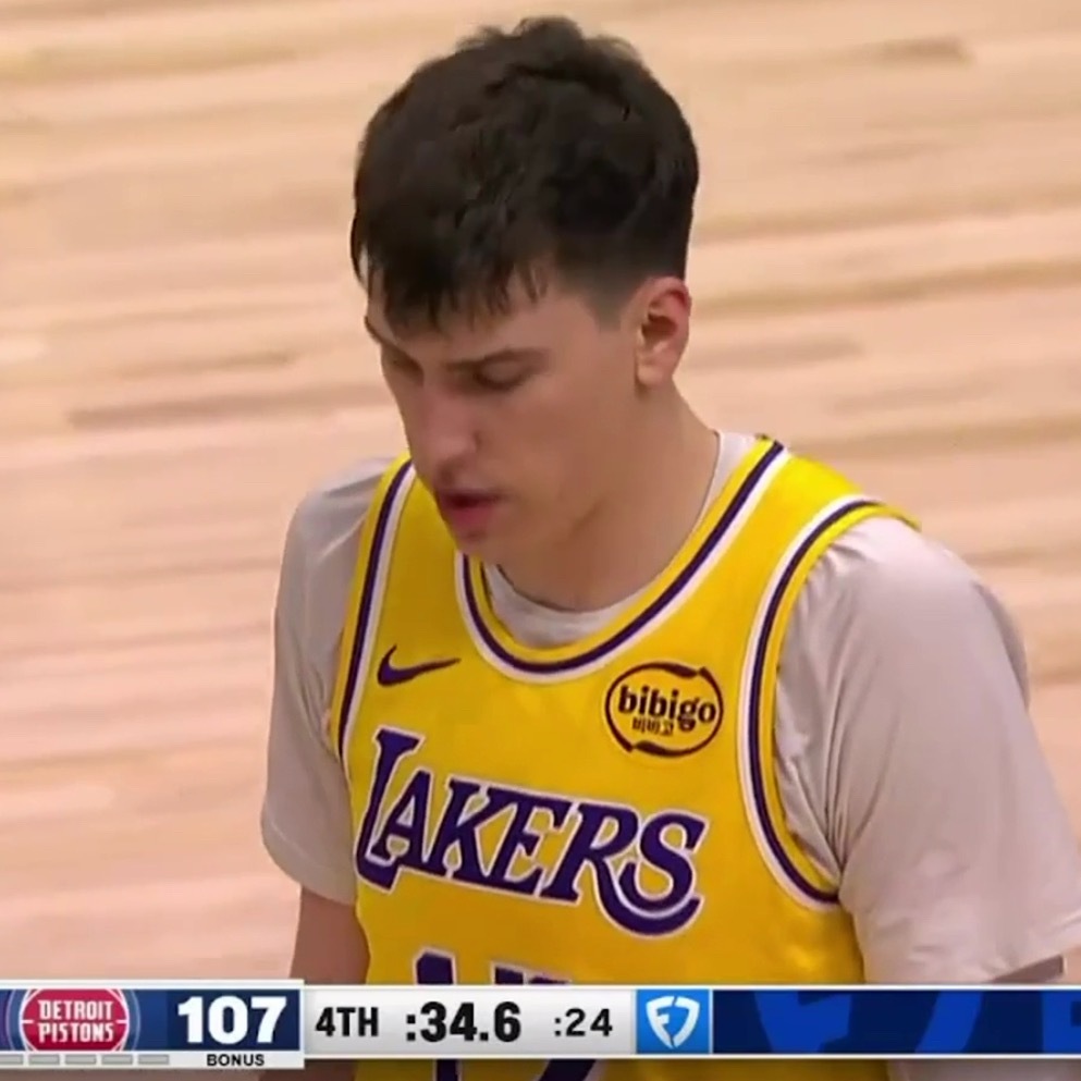 以前感觉拉拉维亚不笨呀。这两分送的。湖人vs活塞