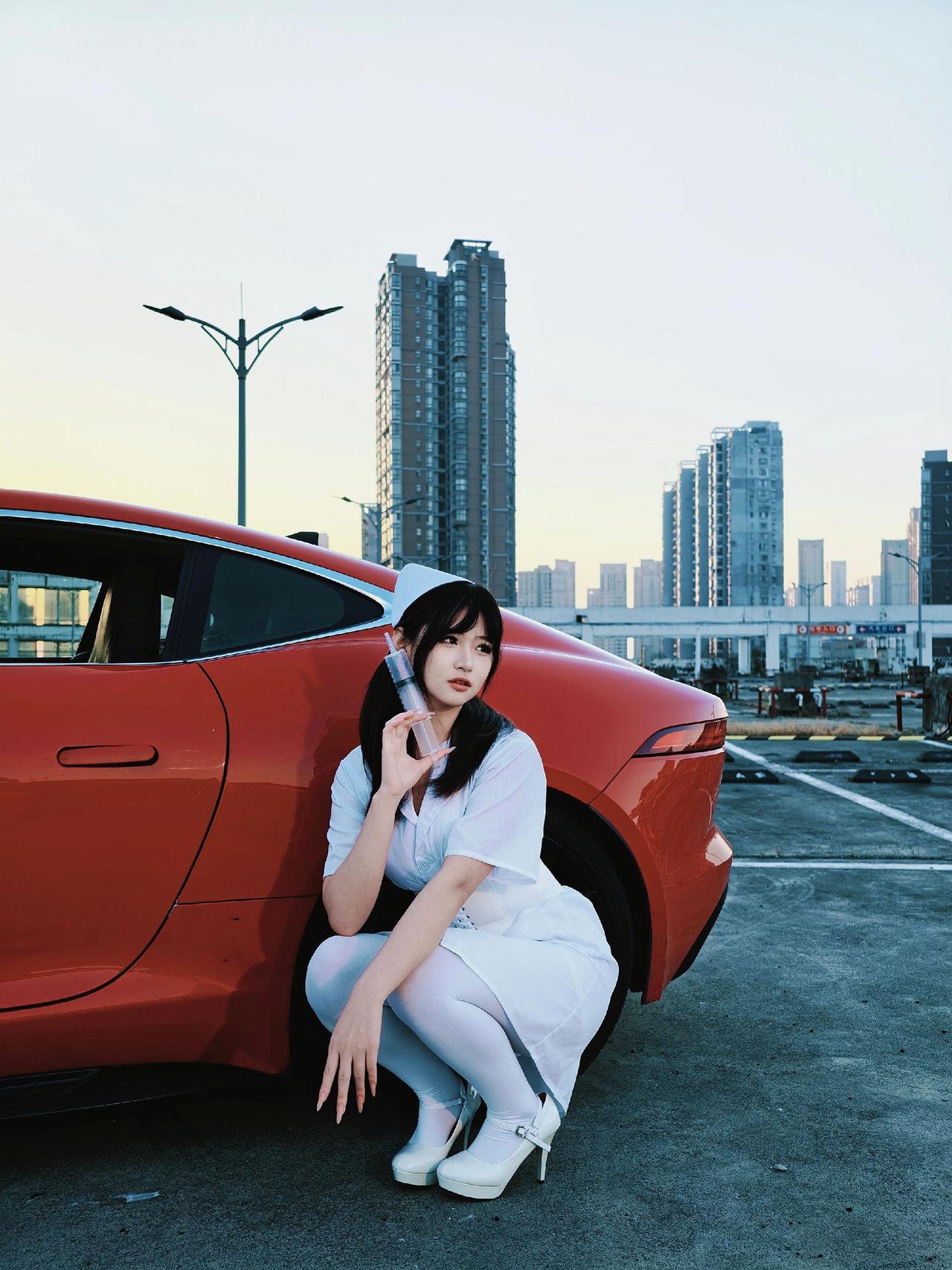 汽车摄影 拍出电影感 摄影约拍 挡不住的颜值 酷酷的小姐姐