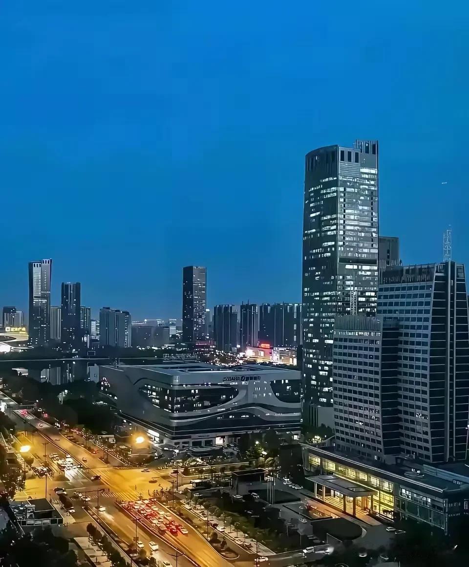 大家不得不承认！2025年洛阳GDP是6164.5亿元，而漳州GDP是6154.