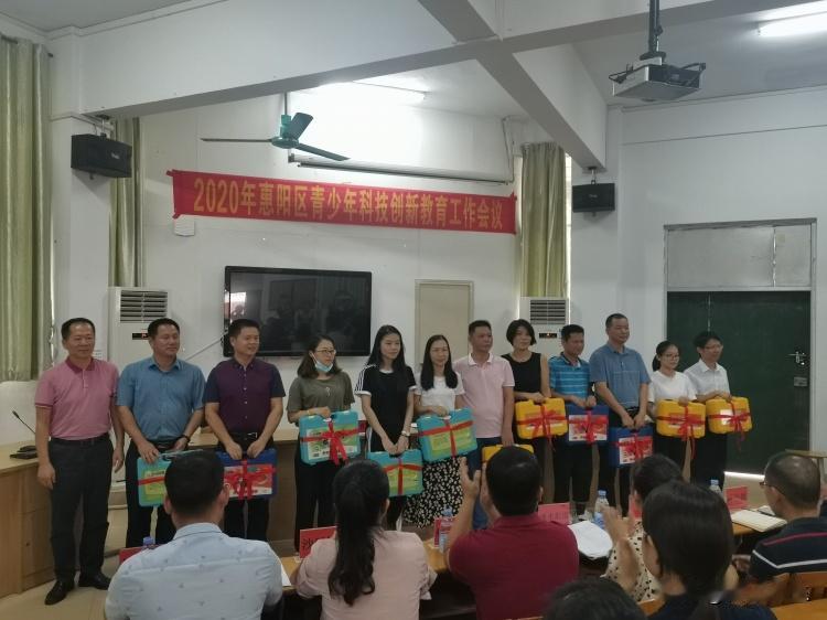 七部门强化中小学科技教育 STEM教育能否撑起创新未来

教育部等七部门联合发文