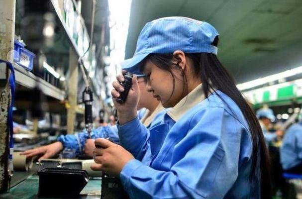 [月亮]滥用劳务派遣才是社保最大的漏洞。现在国内有很大一部分公司，包括像某些世界