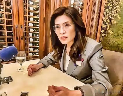 郑丽文受访时出人意料地表示，寻求两岸的和平对话，并不意味着我们会放弃‘台湾的防务