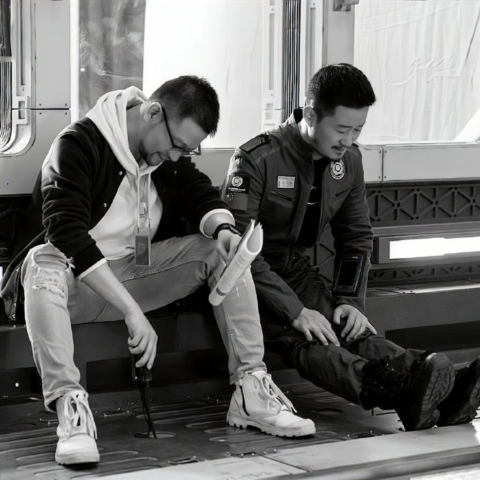 郭帆关注了自己和吴京的CP超话 郭帆导演关注了自己和吴京的cp超话“郭京千帆”，