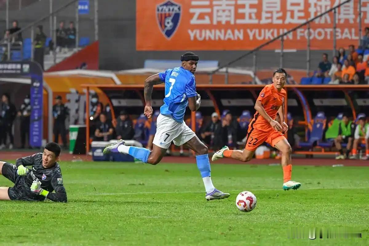 U23主帅现场考察，向余望为何仅踢25分钟就被换下？
在2026年9月2日晚进行