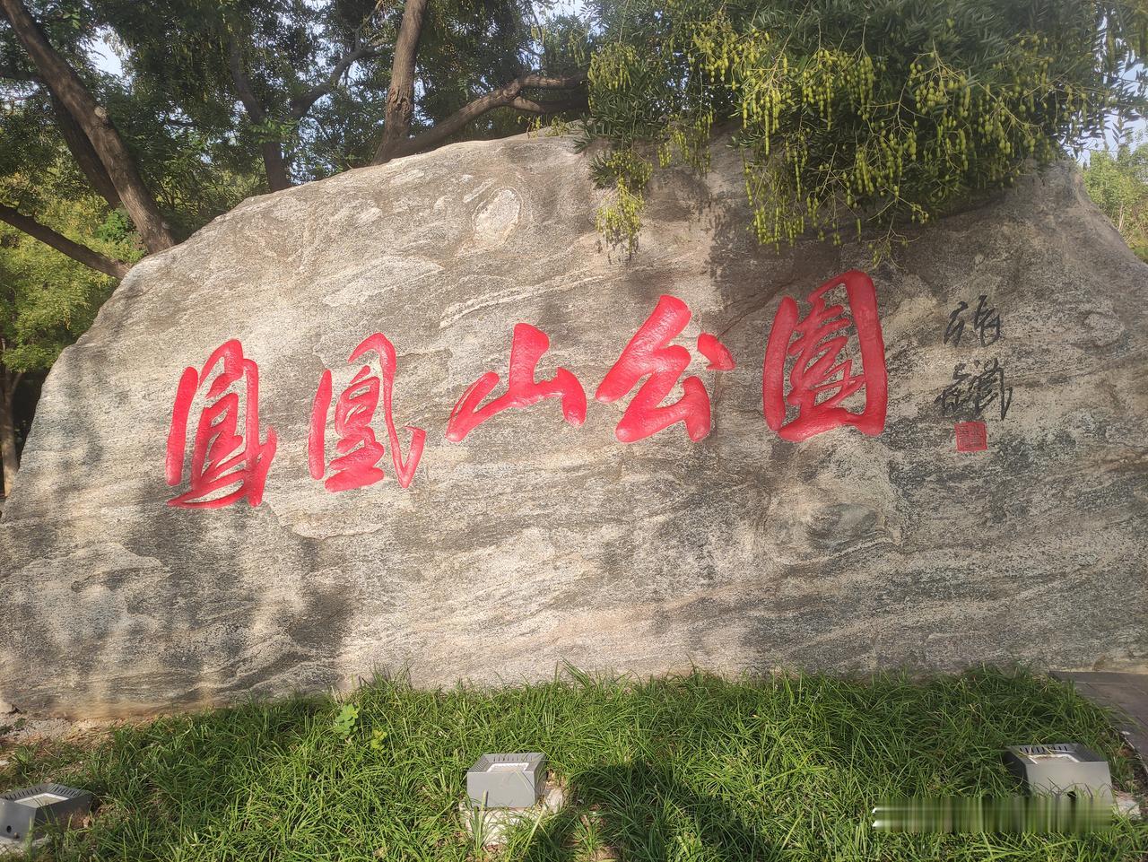 上联：念故念乡念故乡
下联：读山读水读山水
上联意为：念故念乡念故乡，顾名思义，