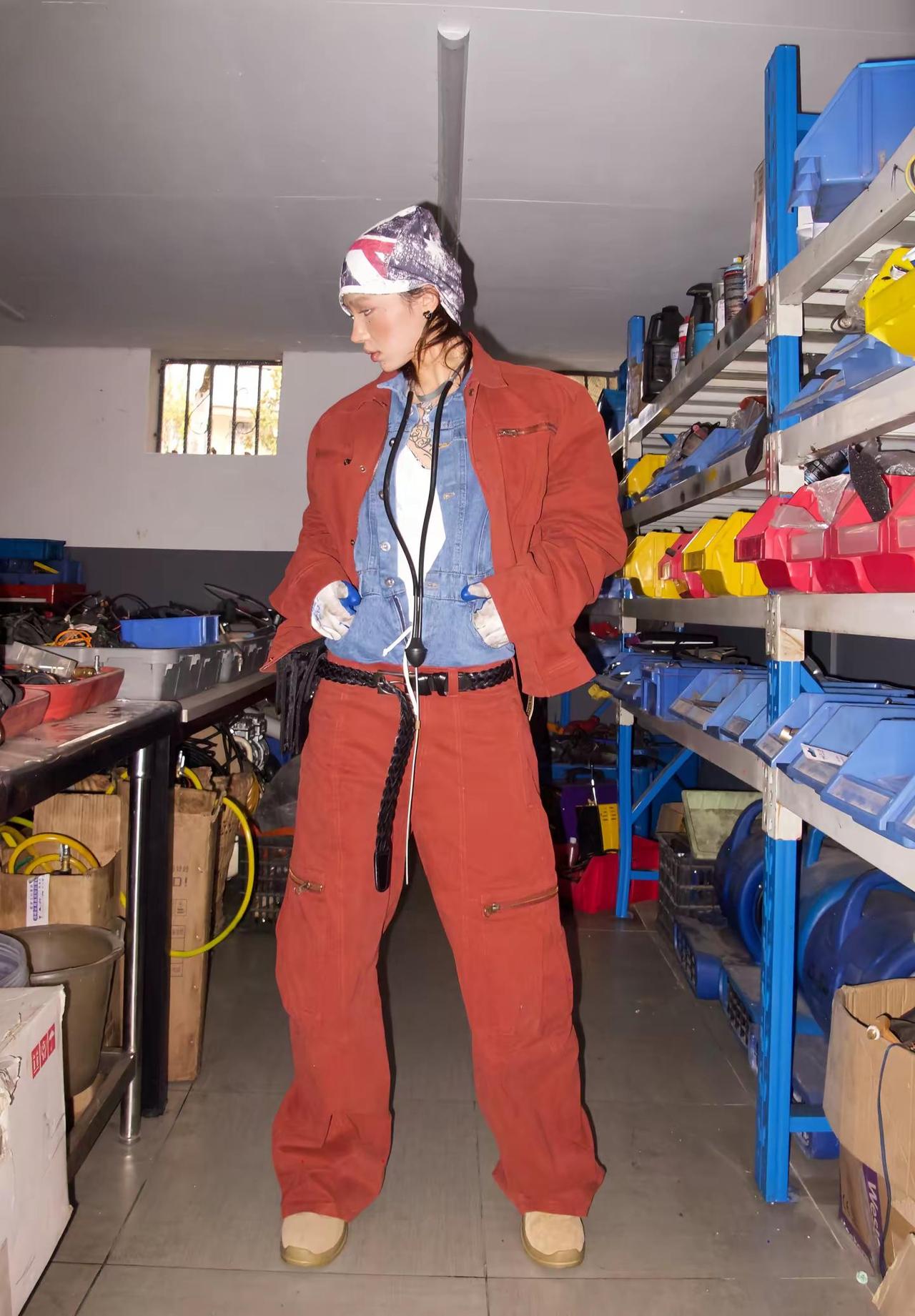 做不了车手就做修车手。出了一套新年穿搭 街拍穿搭 新年穿搭 中性穿搭 夹克外套