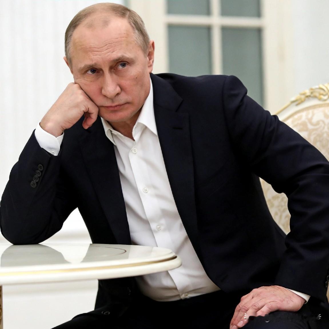 真是太阳打西边出来了！美国前脚还在东欧“秀肌肉”，后脚就和俄罗斯悄悄谈上了？今天