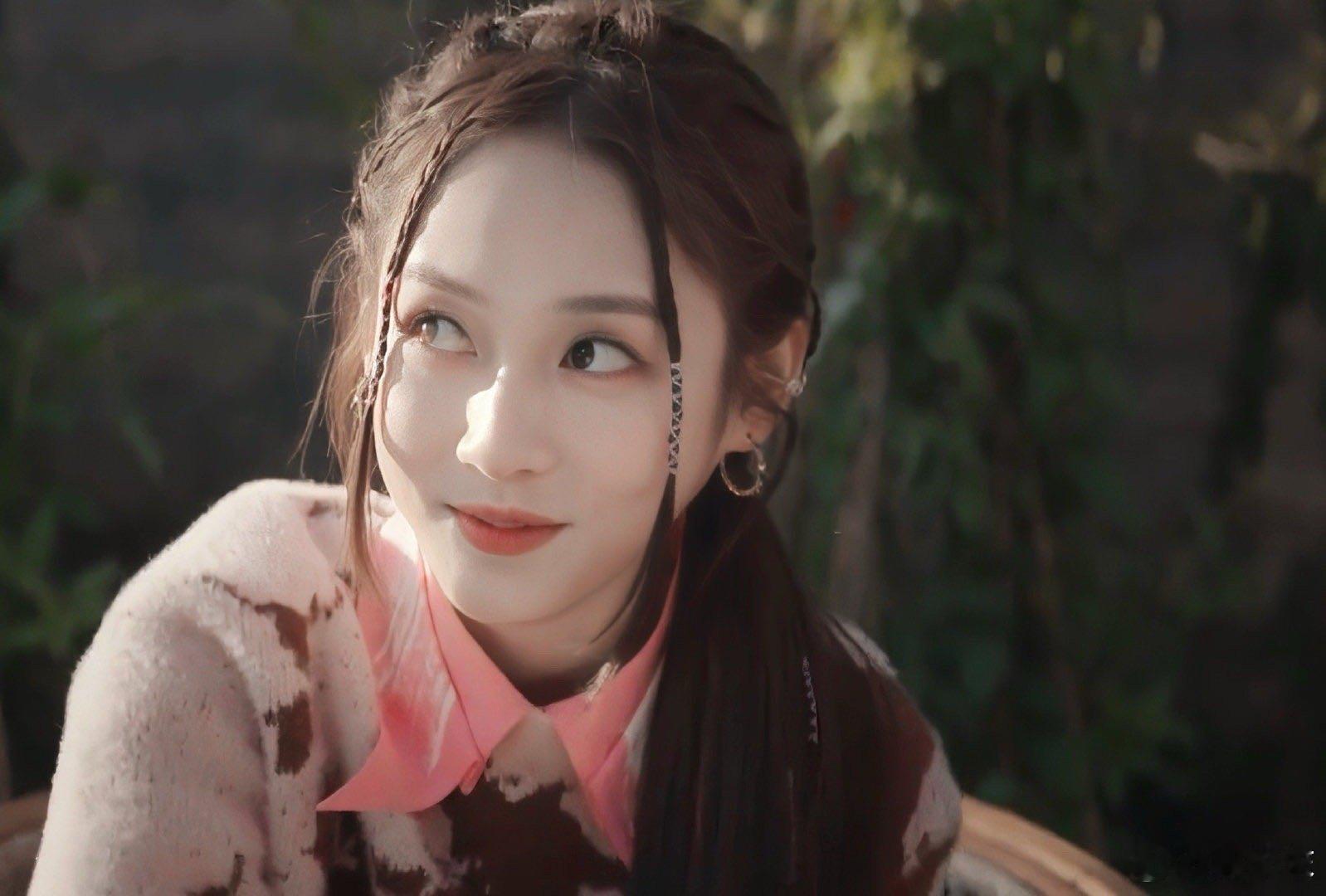 谁不想要王可这样的妹妹瞧瞧《深情眼》里的乔麦麦，王可把妹妹演活了，满级助攻让哥哥